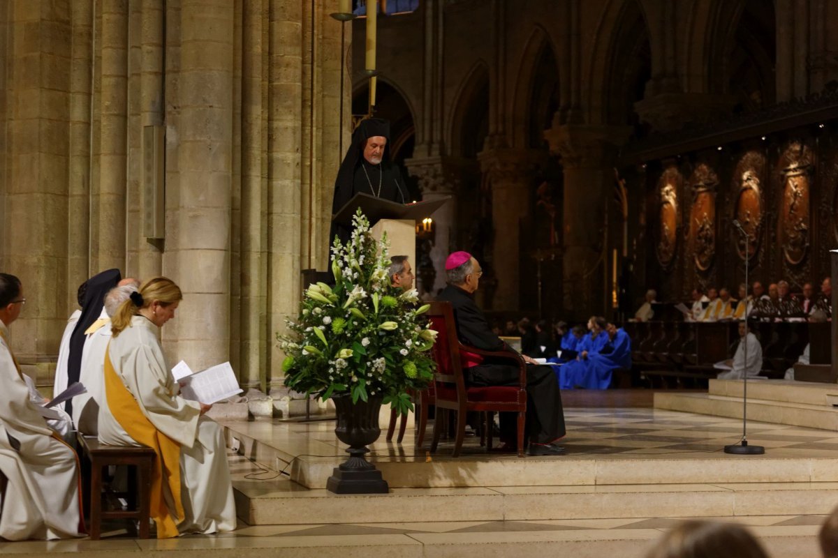 Prière œcuménique pour la sauvegarde de la création. Lecture du message du Patriarche Bartholomée par Mgr Emmanuel © Yannick Boschat / Diocèse de Paris.