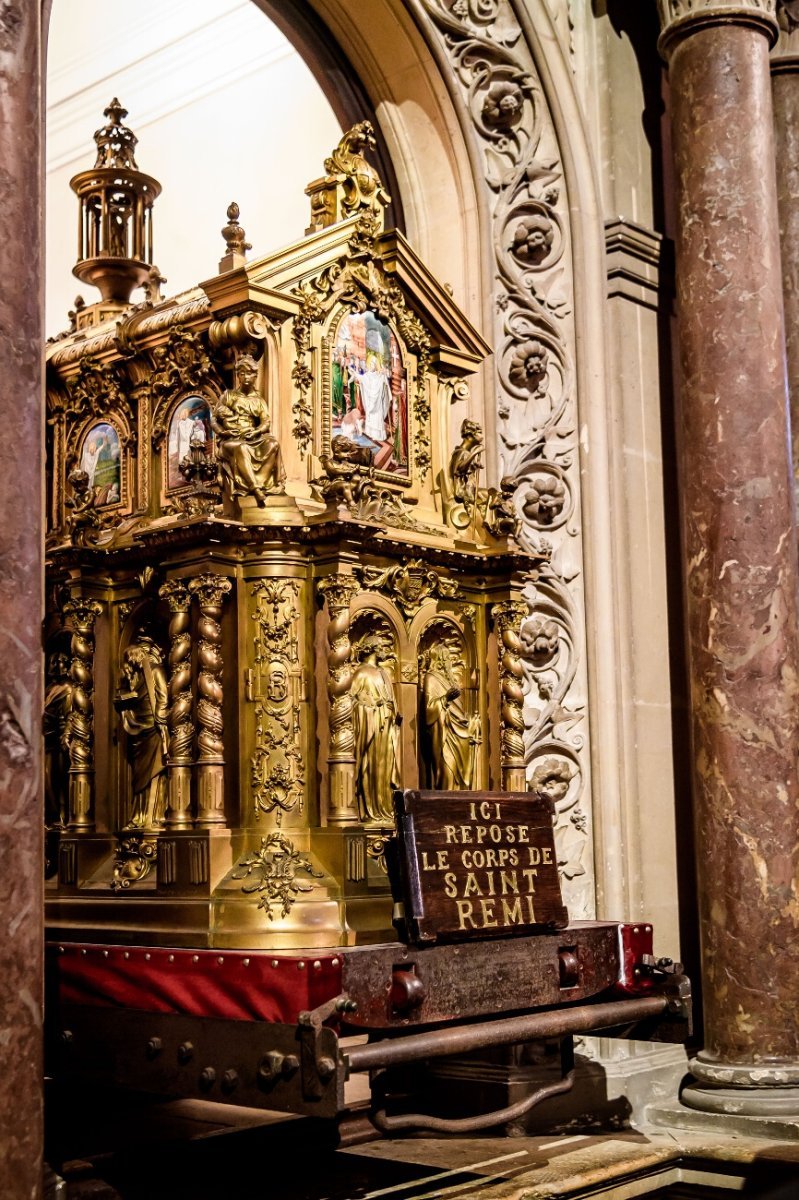 Imposition du pallium à Mgr Éric de Moulins-Beaufort par le cardinal André (…). © JB Delerue / Diocèse de Reims.
