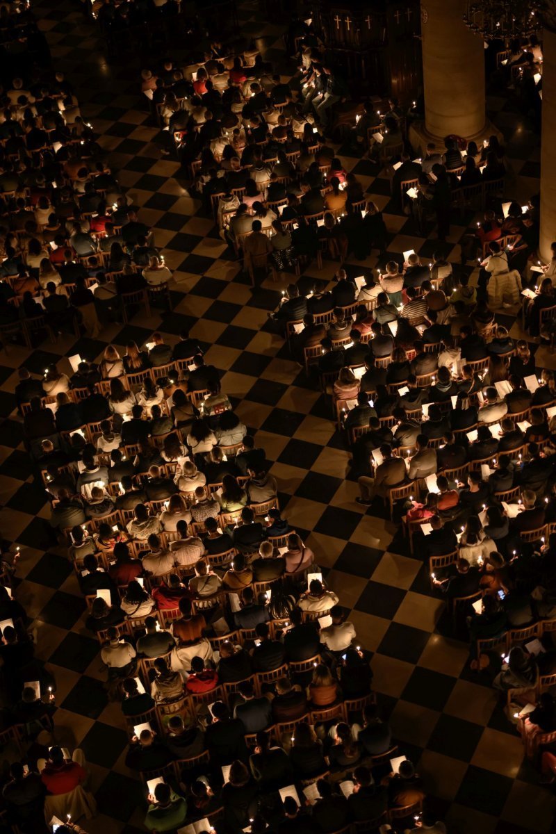 Vigile pascale à Notre-Dame de Paris 2025. © Jean-Baptiste Delerue.