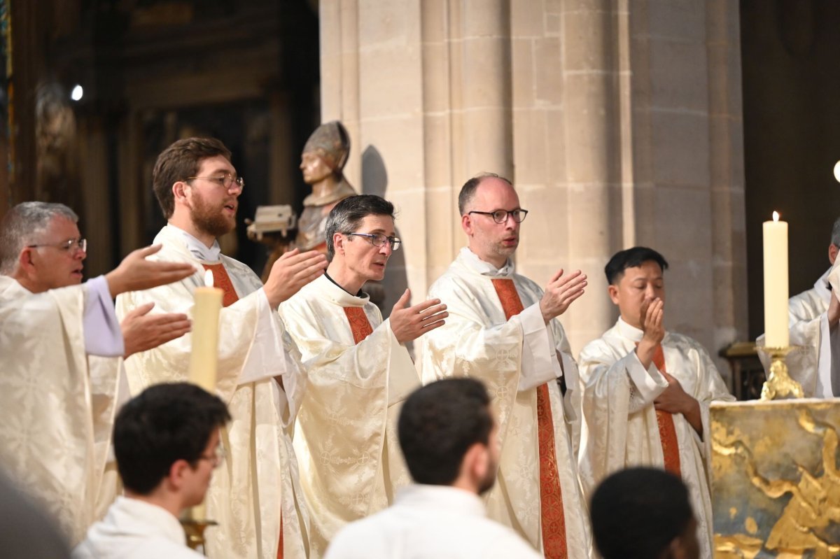 Institutions de séminaristes au lectorat et à l'acolytat. © Marie-Christine Bertin / Diocese de Paris.