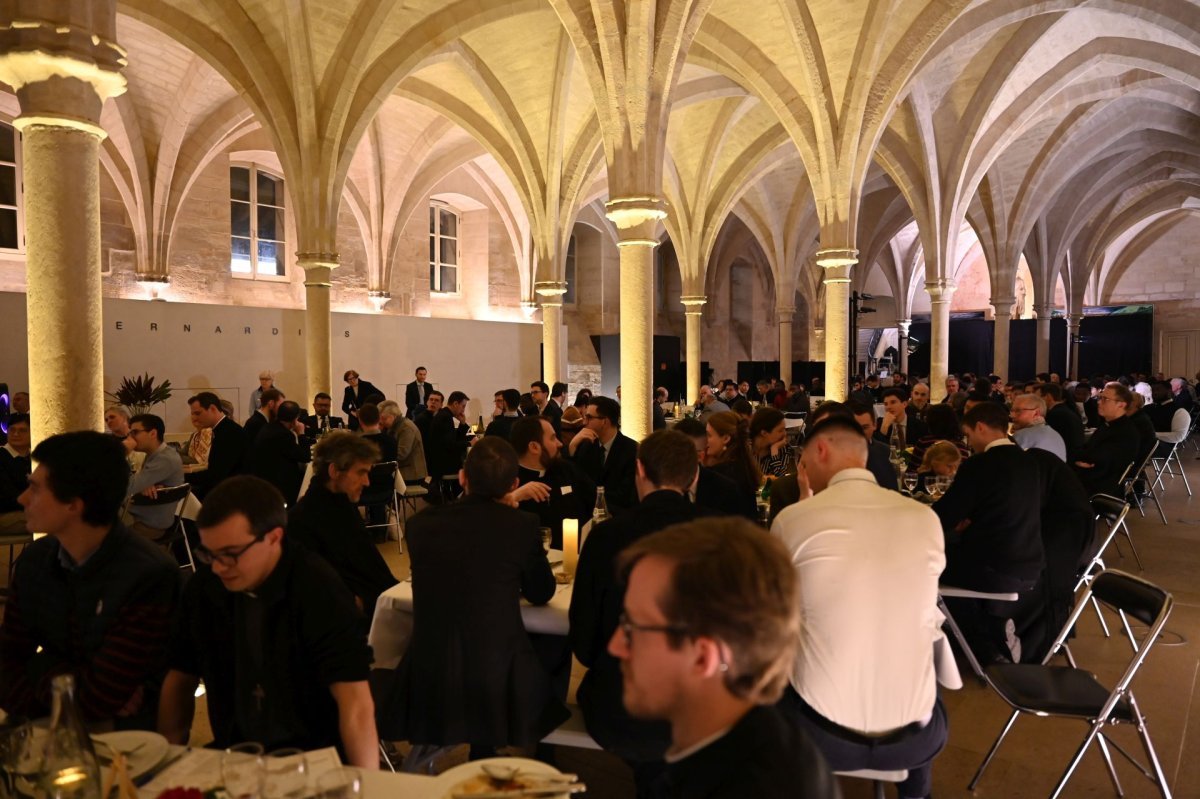 Messe pour l'anniversaire de la Faculté Notre-Dame, du Séminaire de (…). Dîner au Collège des Bernardins. © Marie-Christine Bertin / Diocèse de Paris.