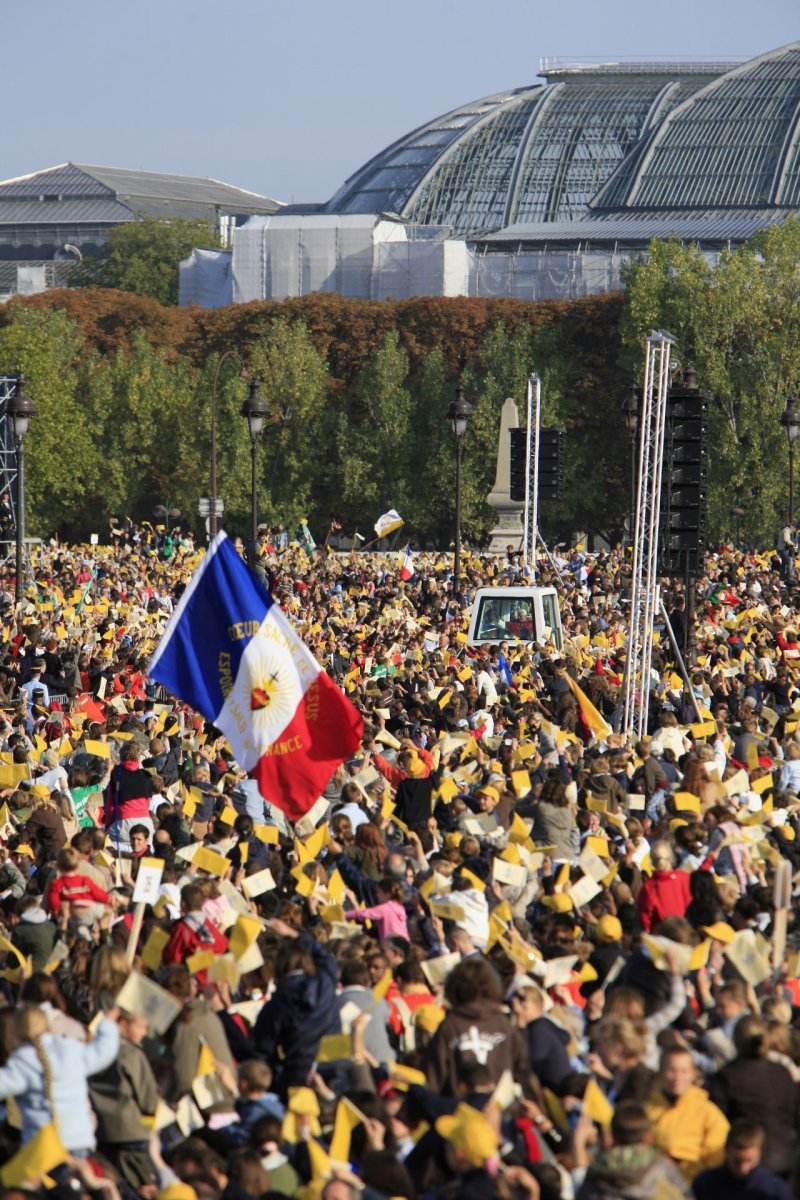 Messe sur l'esplanade des Invalides célébrée par Benoît XVI. © Stéphane Ouzounoff / Ciric – Reproduction interdite.