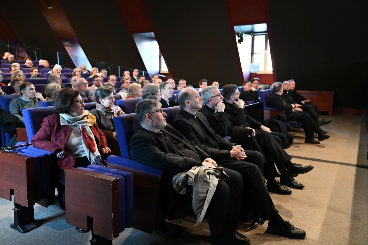 Remise du doctorat Honoris causa à Mgr Rafic Nahra. © Marie-Christine Bertin / Diocèse de Paris.