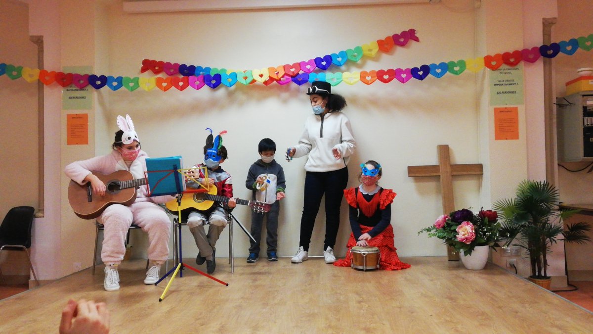 et le Carnaval débute... © Diocèse de Paris - Vicariat Enfance Adolescence.