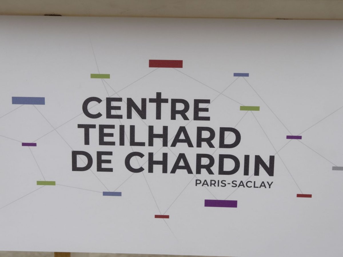 Pose de la première pierre du Centre Teilhard de Chardin. © Yannick Boschat / Diocèse de Paris.