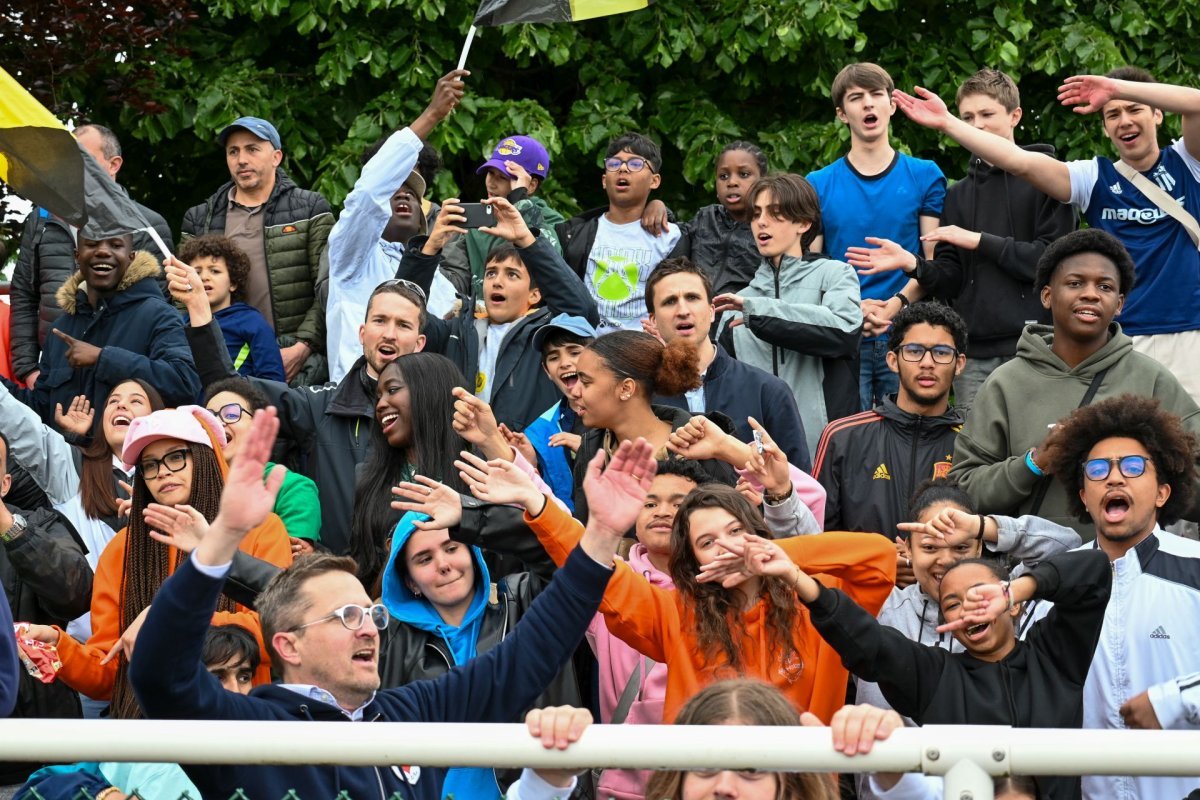 Match de football : Sélection Nationale de prêtres vs Variété Club de France. © François-Régis Salefran.
