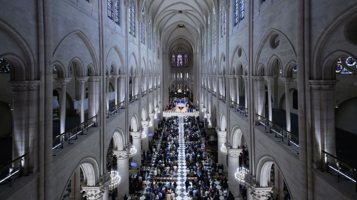 Office de la croix à Notre-Dame de Paris 2025. © Jean-Baptiste Delerue.
