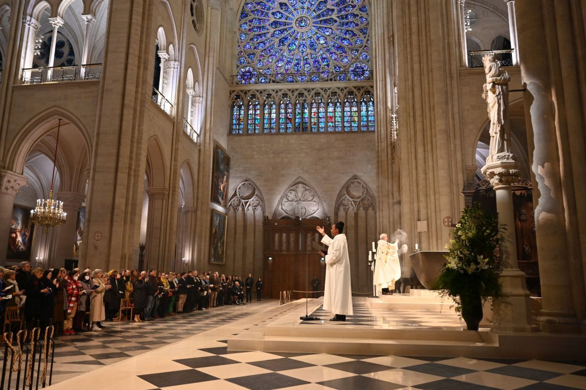 Messe en présence des services diocésains et de l'Atelier de Notre-Dame. © Marie-Christine Bertin / Diocèse de Paris.