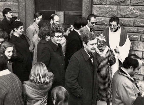Curé de Sainte-Jeanne de Chantal. En 1979. © D. R..