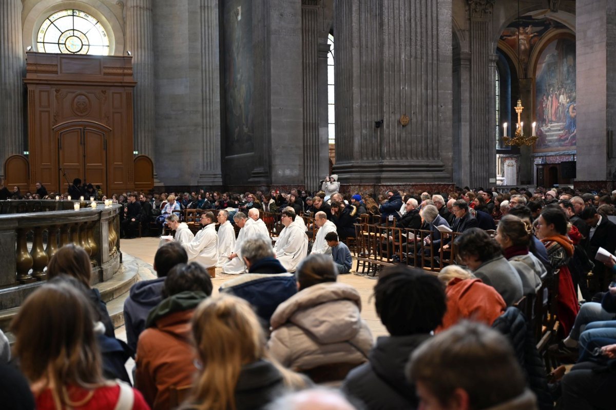 Prière du milieu du jour à Saint-Sulpice. © Marie-Christine Bertin / Diocèse de Paris.