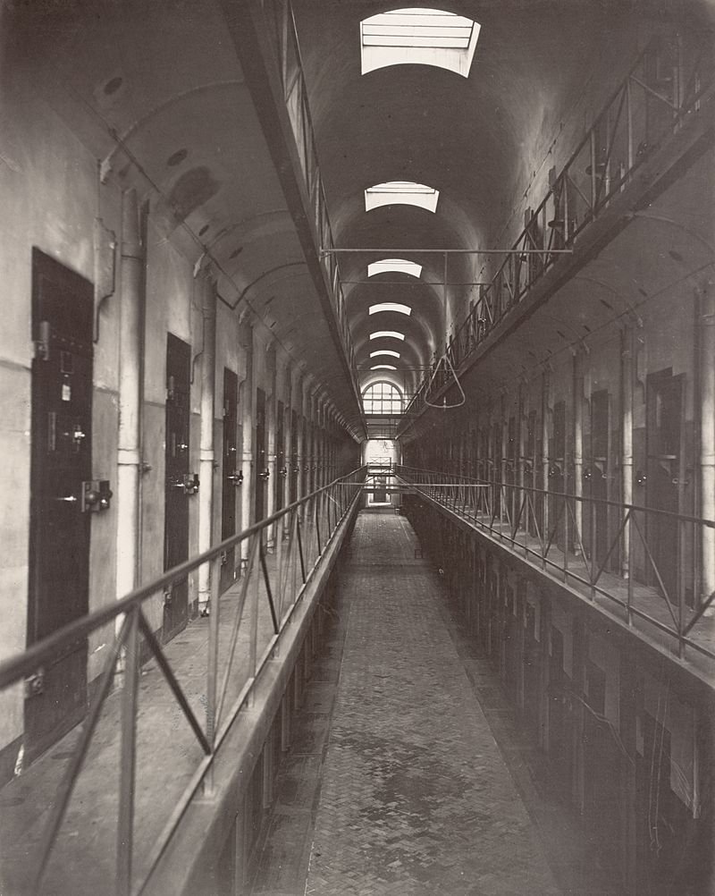 Intérieur de la maison d'arrêt cellulaire Mazas. © Bibliothèque d'Etat du Victoria.