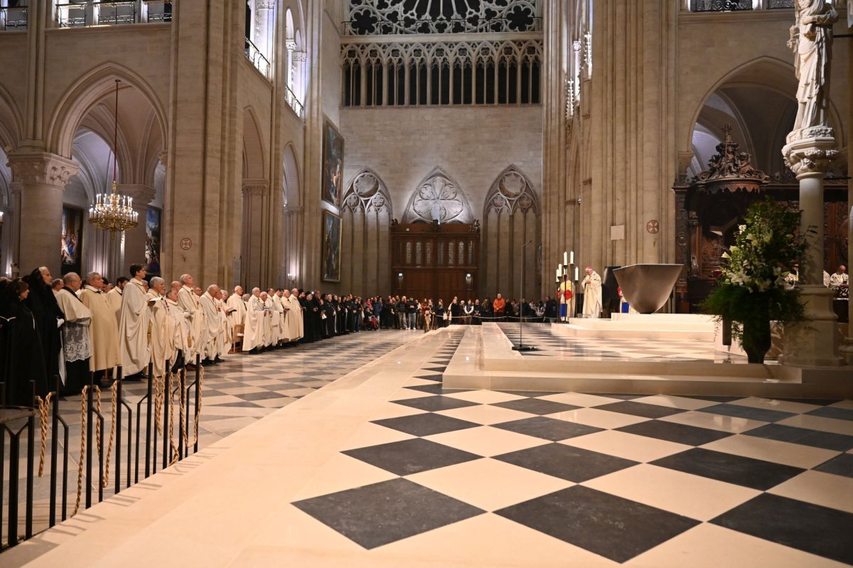 Messe du soir du vendredi 13 décembre 2024 à Notre-Dame de Paris. © Marie-Christine Bertin / Diocèse de Paris.