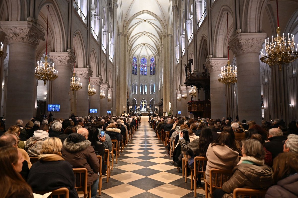 Messe en présence des services diocésains et de l'Atelier de Notre-Dame. © Marie-Christine Bertin / Diocèse de Paris.