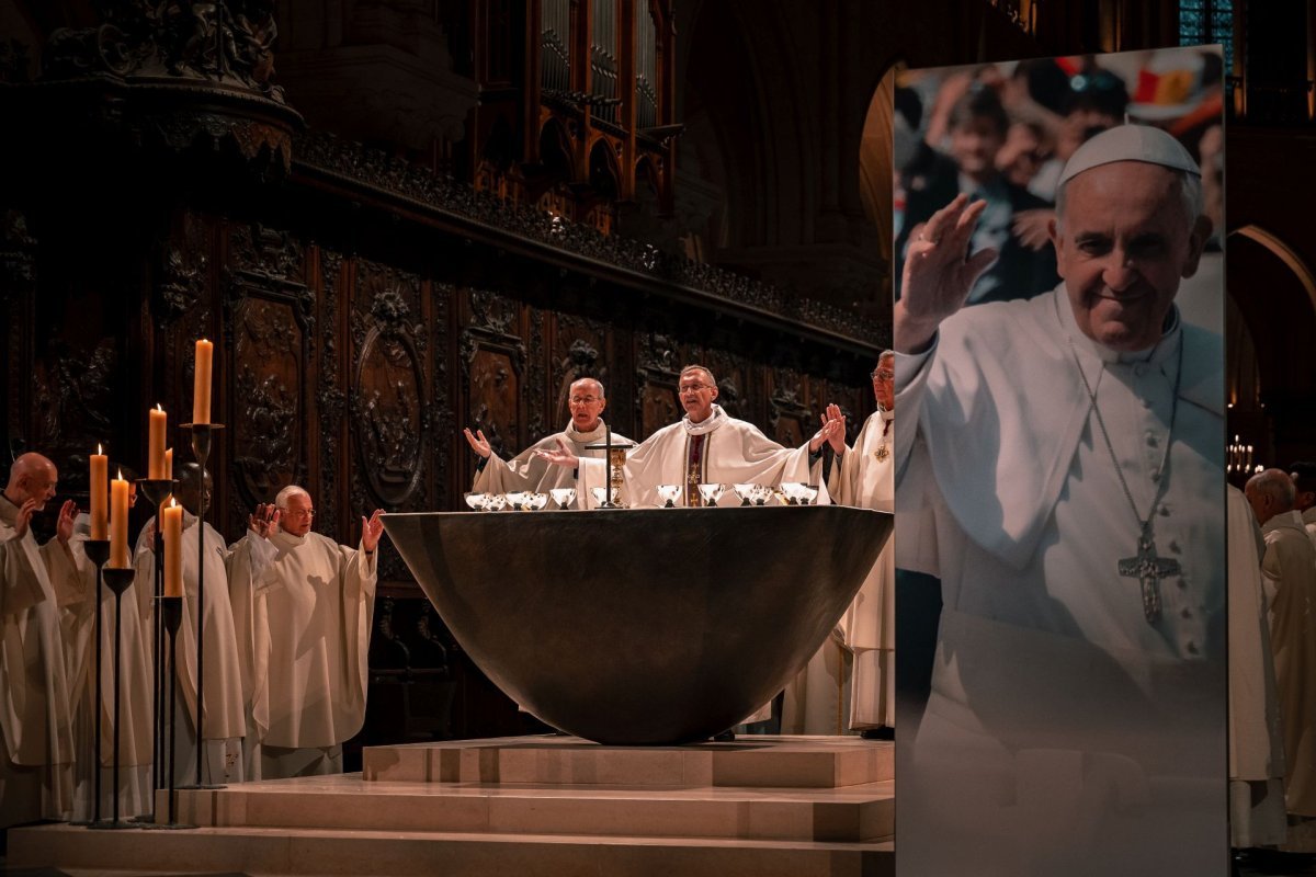 Rappel au Père du pape François : messe de 18h à Notre-Dame de Paris.. Messe à l'intention du pape François. © Liam Hoarau / Diocèse de Paris.
