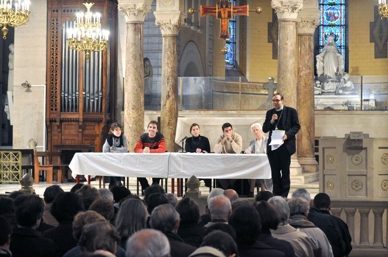 Octobre 2009 : 4 modules de formation pendant l'année 2009-2010. Environ 400 personnes se sont retrouvés pour réfléchir et débattre sur le thème « De l'Eucharistie à la mission ». 