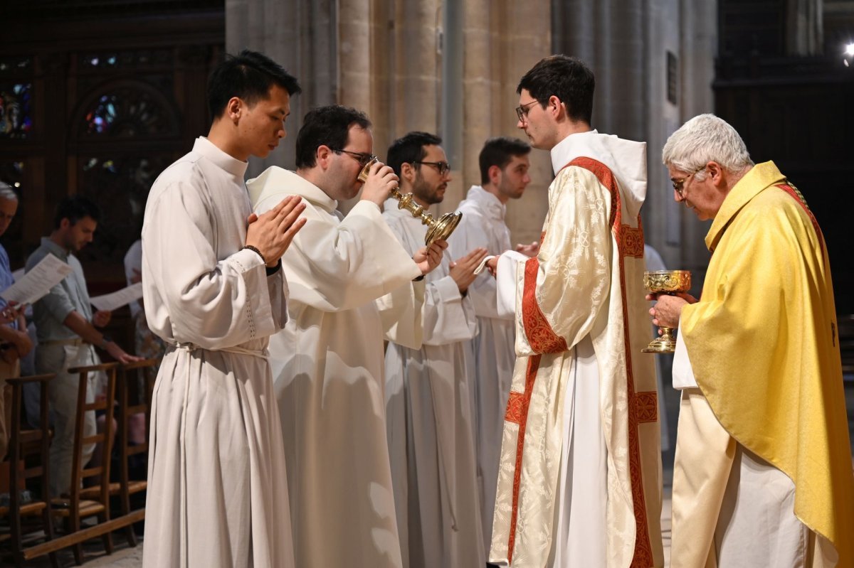 Institutions de séminaristes au lectorat et à l'acolytat. © Marie-Christine Bertin / Diocese de Paris.