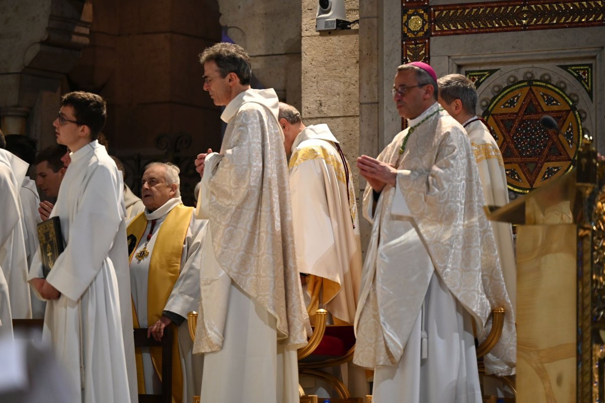 Ordinations diaconales en vue du sacerdoce. © Marie-Christine Bertin / Diocèse de Paris.